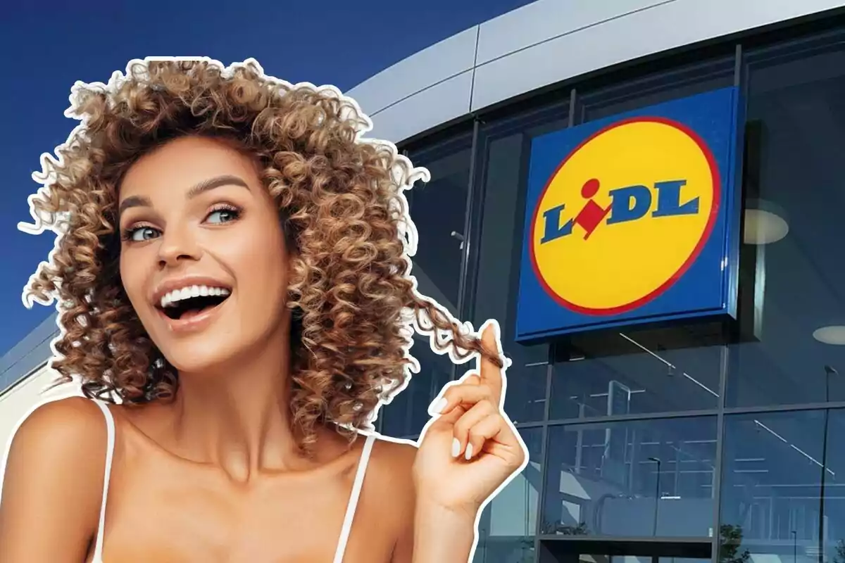 Mujer sonriente con cabello rizado frente a una tienda Lidl