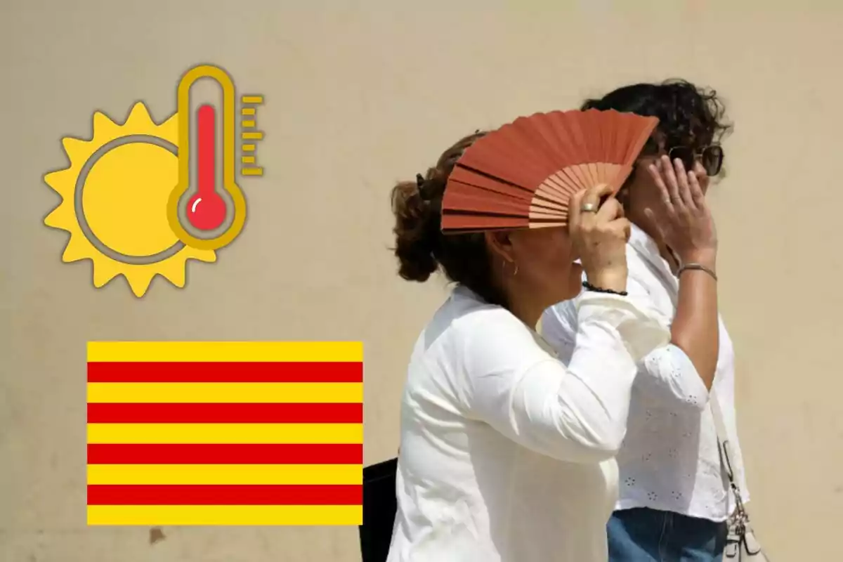 Dues dones es protegeixen del sol intens amb un ventall i la mà mentre caminen, al costat d’una icona de calor extrema i la bandera de Catalunya.