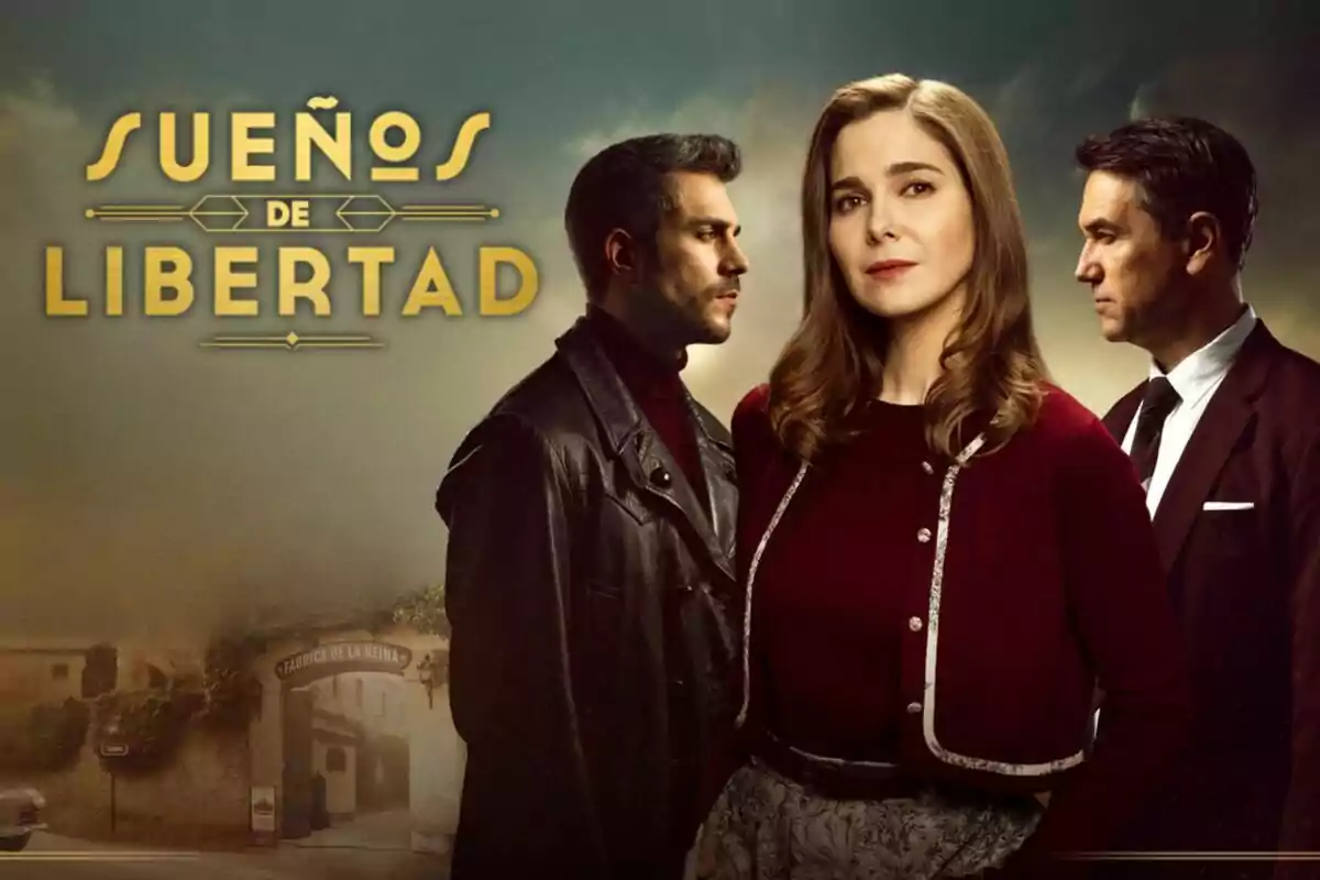 Tres persones posen en primer pla amb expressions serioses i al fons s’observa l’entrada d’una fàbrica al costat del títol Sueños de Libertad en lletres daurades.