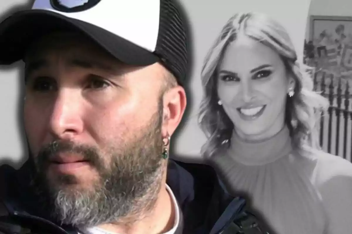 Kiko Rivera con gorra en primer plano con expresión seria y Irene Rosales sonriente en el fondo en blanco y negro Kiko Rivera con gorra en primer plano con expresión seria y Irene Rosales sonriente en el fondo en blanco y negro