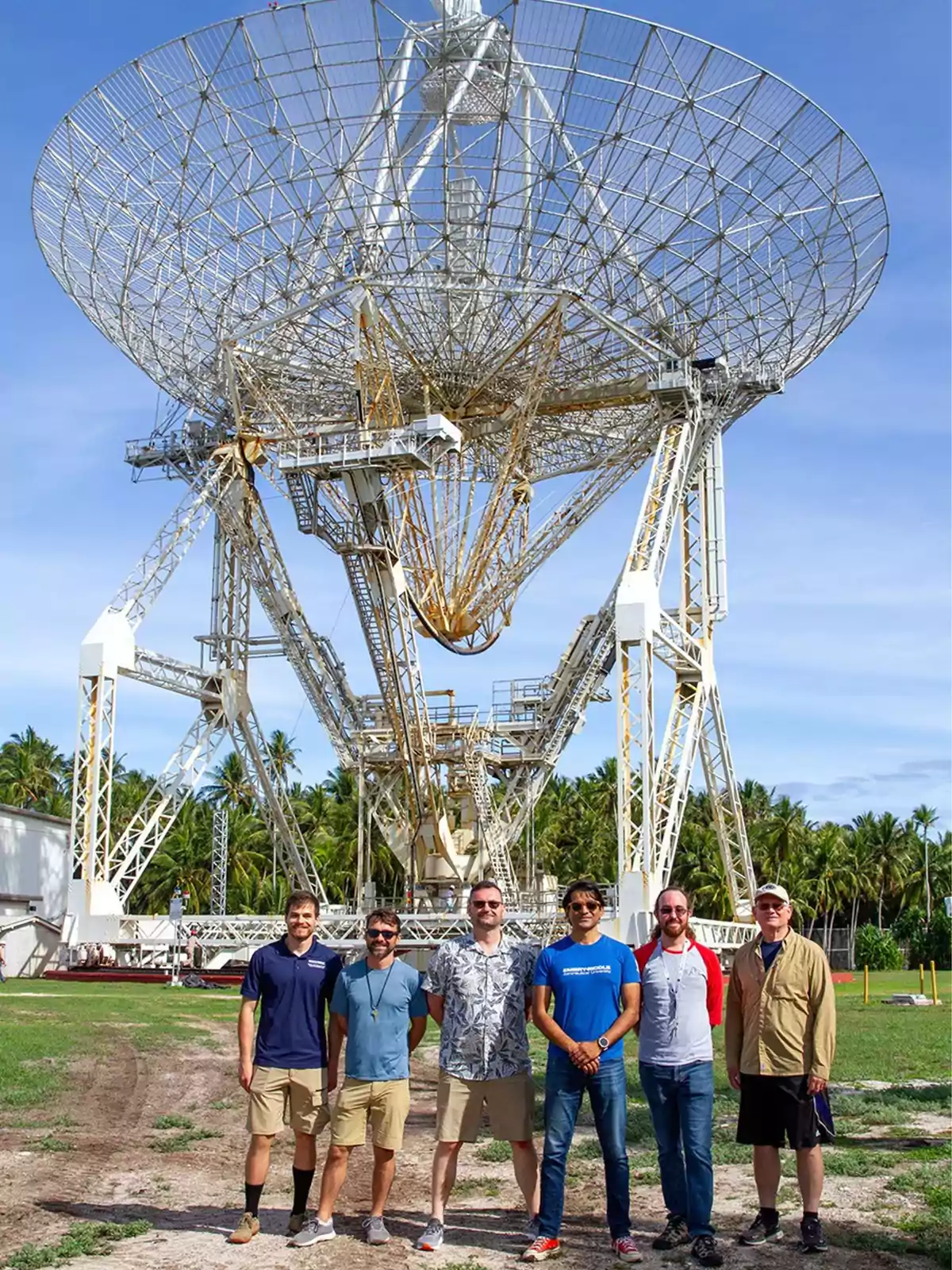 El equipo científico de SEED y el equipo de gestión de la misión frente al radar de seguimiento e instrumentación de largo alcance ARPA (ALTAIR) El equipo científico de SEED y el equipo de gestión de la misión frente al radar de seguimiento e instrumentación de largo alcance ARPA (ALTAIR)