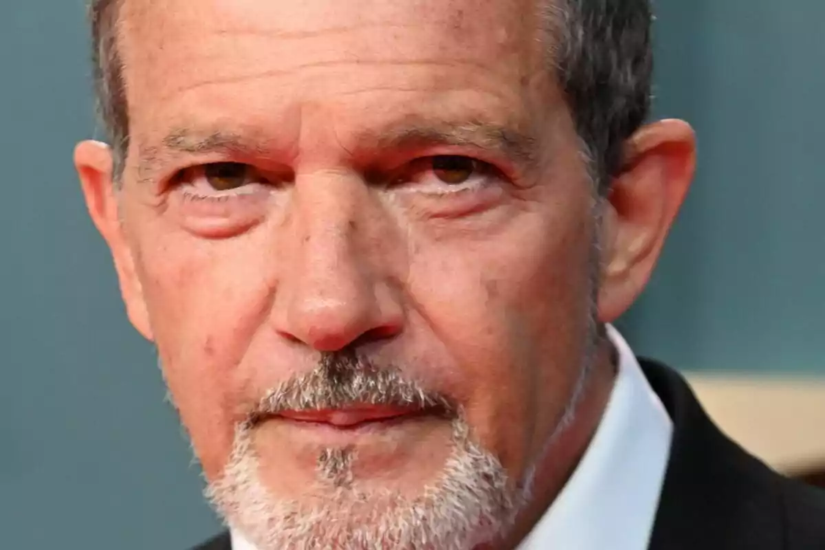 Close-up of Antonio Banderas during the red carpet at the Talía Awards of the Academy of Performing Arts at the Fernán Gómez Theatre Cultural Center, on May 12, 2025, in Madrid. Close-up of Antonio Banderas during the red carpet at the Talía Awards of the Academy of Performing Arts at the Fernán Gómez Theatre Cultural Center, on May 12, 2025, in Madrid.