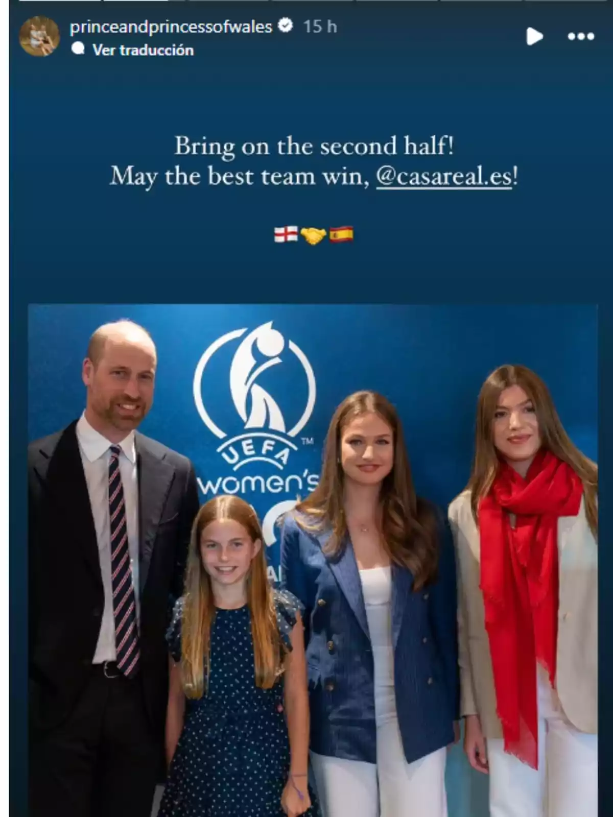 Quatre persones posen somrients davant d’un fons blau amb el logotip de la UEFA Women’s Euro Quatre persones posen somrients davant d’un fons blau amb el logotip de la UEFA Women’s Euro