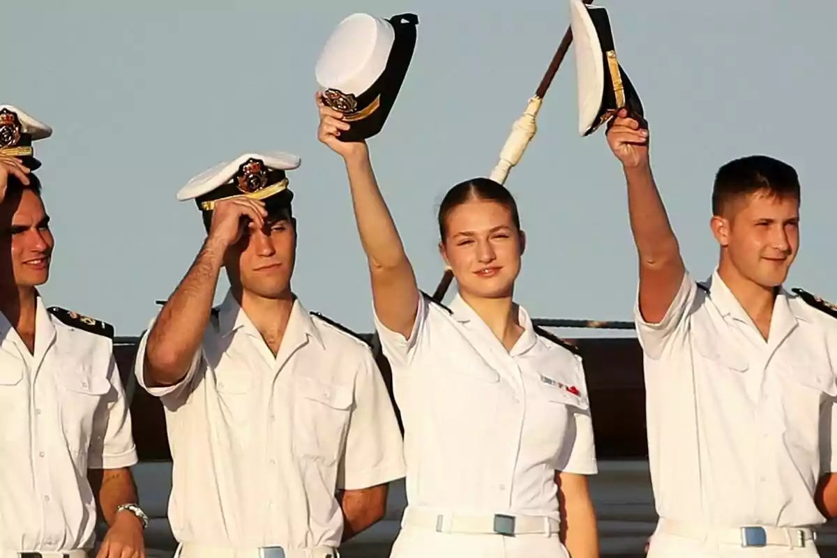La princesa Leonor juntament amb els seus companys a bord del vaixell escola de l’Armada ‘Juan Sebastián de Elcano’, a la seva arribada al port de Ferrol, el 9 de juliol de 2025, a Ferrol. La princesa Leonor juntament amb els seus companys a bord del vaixell escola de l’Armada ‘Juan Sebastián de Elcano’, a la seva arribada al port de Ferrol, el 9 de juliol de 2025, a Ferrol.