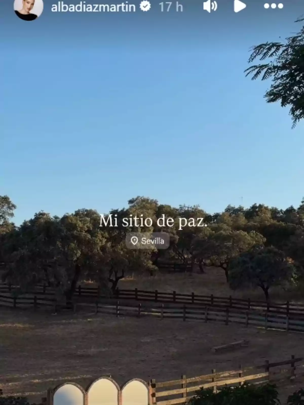 Story d’Alba Díaz on es veu una finca i arbres. D’ella diu que és el seu lloc de pau. Story d’Alba Díaz on es veu una finca i arbres. D’ella diu que és el seu lloc de pau.