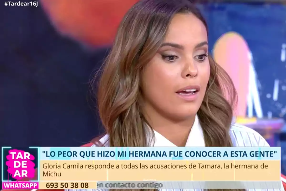 Gloria Camila participant en un programa de televisió amb gràfics i text a la part inferior de la pantalla. Captura de 'TardeAR' Gloria Camila participant en un programa de televisió amb gràfics i text a la part inferior de la pantalla. Captura de 'TardeAR'