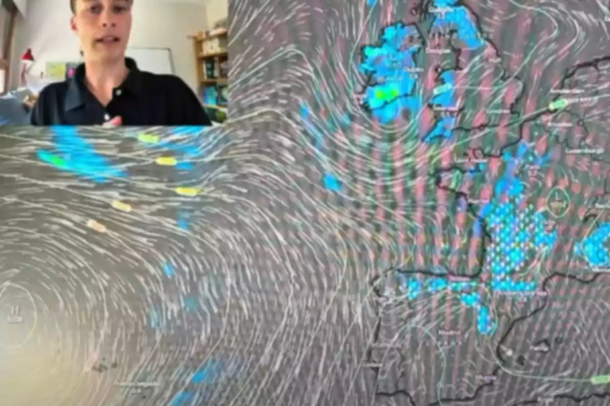 Jorge Rey explicant un mapa meteorològic amb corrents de vent i precipitacions sobre l’Europa occidental per a la segona meitat d’agost de 2025. Jorge Rey explicant un mapa meteorològic amb corrents de vent i precipitacions sobre l’Europa occidental per a la segona meitat d’agost de 2025.