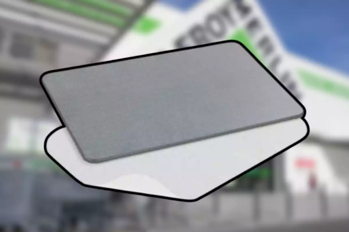 Dues catifes rectangulars superposades amb un fons de botiga desenfocat
