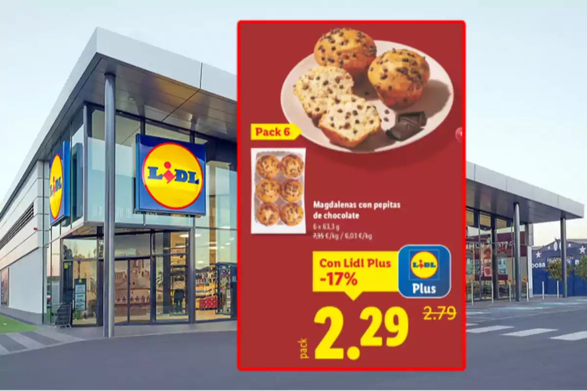 Façana de supermercat Lidl amb un cartell promocional de magdalenes amb xips de xocolata en oferta Façana de supermercat Lidl amb un cartell promocional de magdalenes amb xips de xocolata en oferta