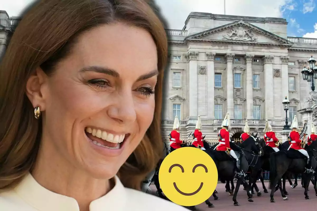 Kate Middleton somrient en primer pla amb el fons del Palau de Buckingham, guàrdies a cavall i un emoji groc somrient