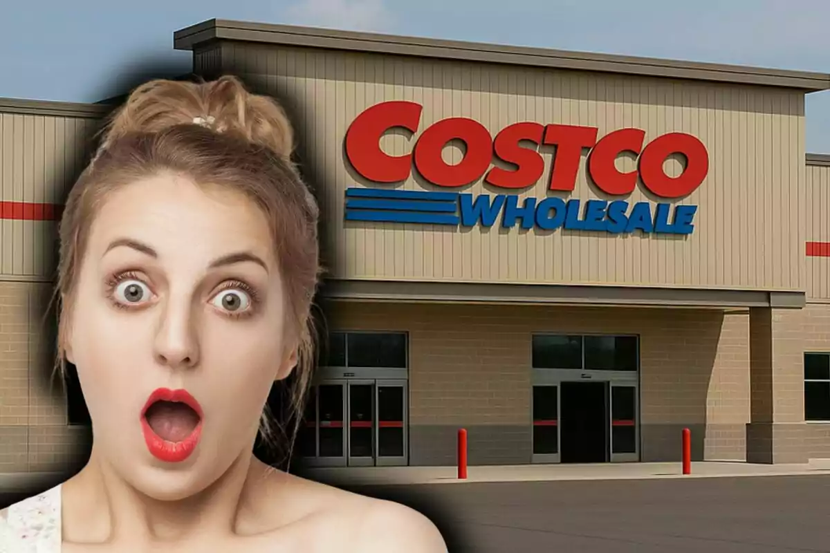 Mujer con expresión de sorpresa frente a la entrada de una tienda Costco Wholesale en Estados Unidos.