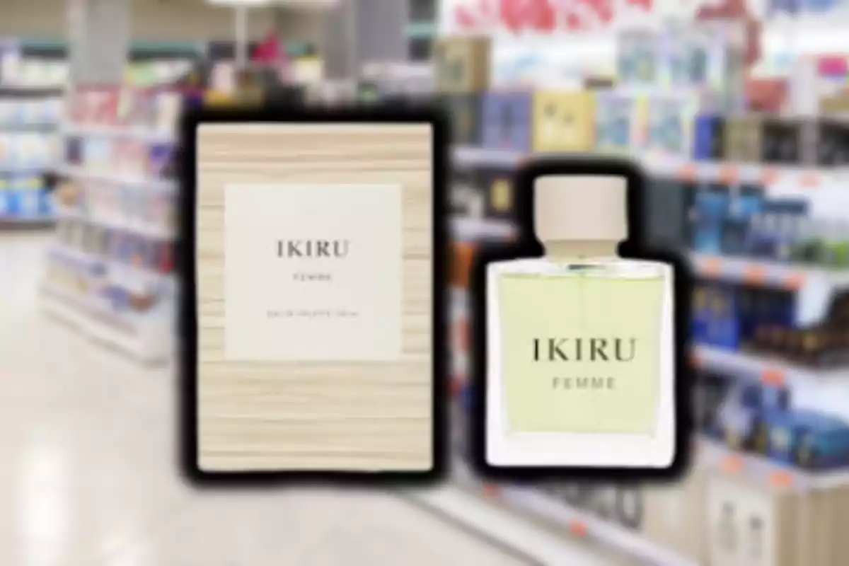 Fotografía de una caja y un frasco de perfume Ikiru Femme en primer plano con estantes de productos desenfocados al fondo en una tienda Fotografía de una caja y un frasco de perfume Ikiru Femme en primer plano con estantes de productos desenfocados al fondo en una tienda