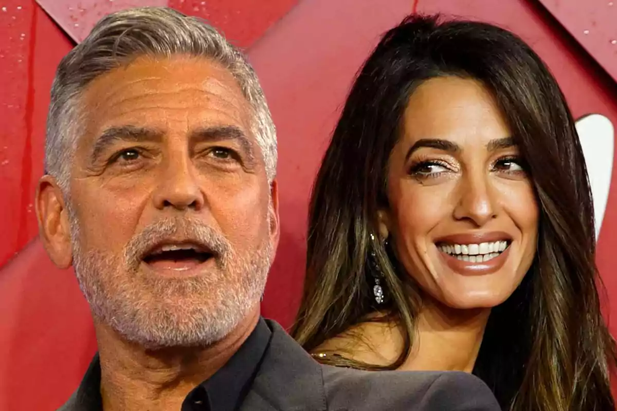 George Clooney i Amal Clooney somriuen davant d’un fons vermell