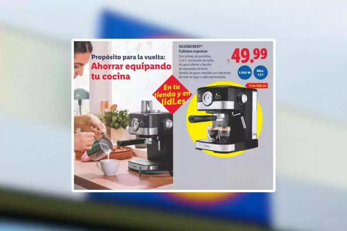 Publicidad de una cafetera espresso Silvercrest en oferta por 49.99 euros mostrando a una persona preparando café con leche y destacando el ahorro al equipar la cocina Publicidad de una cafetera espresso Silvercrest en oferta por 49.99 euros mostrando a una persona preparando café con leche y destacando el ahorro al equipar la cocina