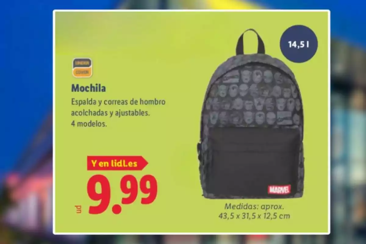 Motxilla negra amb estampat de cares de personatges de còmics i el logotip de Marvel a la part inferior dreta, amb un preu de 9,99 euros i una capacitat de 14,5 litres, promocionada en un fulletó de botiga. Motxilla negra amb estampat de cares de personatges de còmics i el logotip de Marvel a la part inferior dreta, amb un preu de 9,99 euros i una capacitat de 14,5 litres, promocionada en un fulletó de botiga.