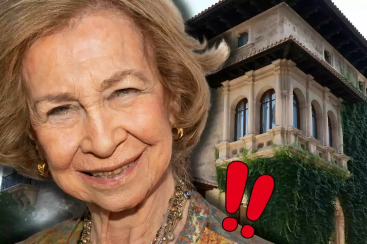 La reina Sofia somrient en primer pla amb un edifici antic cobert de plantes enfiladisses al fons i dos signes d’exclamació vermells.
