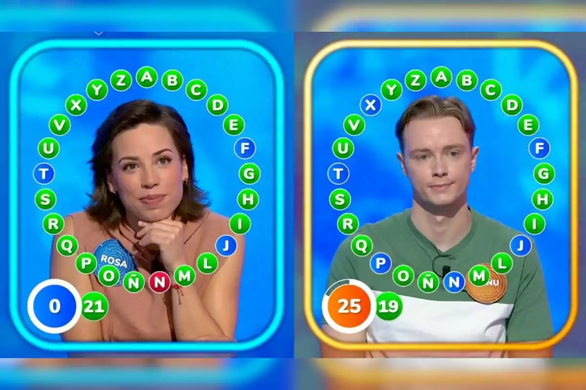 Rosa i Manu participen a la prova final d’un concurs de televisió, cadascun envoltat per un cercle de lletres i amb marcadors de puntuació visibles. Captura de ‘Pasapalabra’ Rosa i Manu participen a la prova final d’un concurs de televisió, cadascun envoltat per un cercle de lletres i amb marcadors de puntuació visibles. Captura de ‘Pasapalabra’