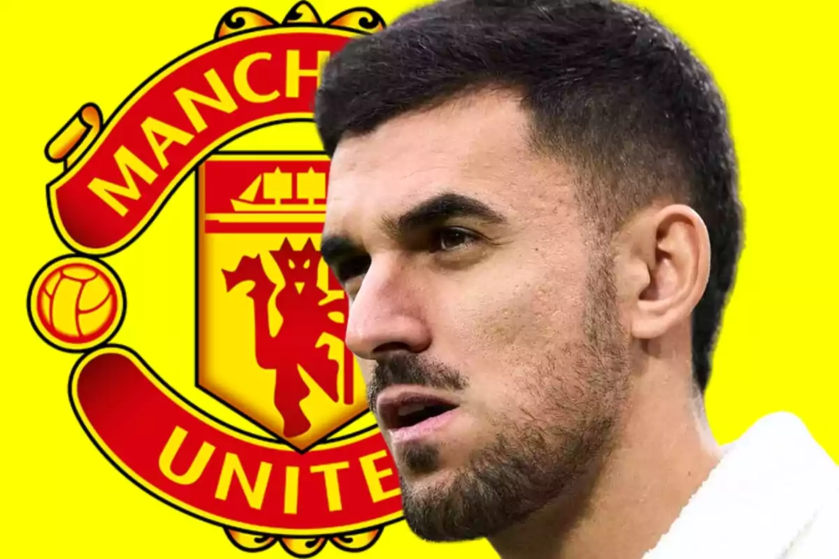 Un futbolista con barba y cabello corto aparece en primer plano con el escudo del Manchester United de fondo sobre un color amarillo brillante. Un futbolista con barba y cabello corto aparece en primer plano con el escudo del Manchester United de fondo sobre un color amarillo brillante.