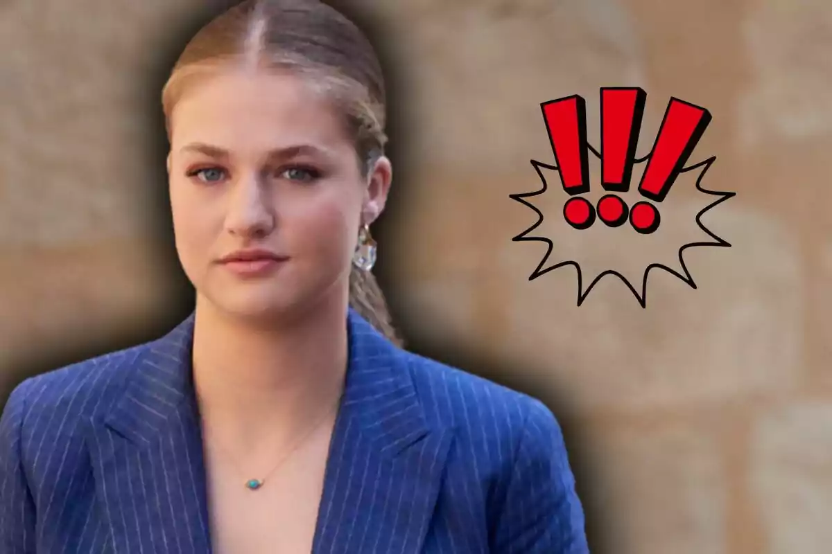 Jove amb jaqueta blava i fons desenfocat al costat d’un dibuix de signes d’exclamació vermells