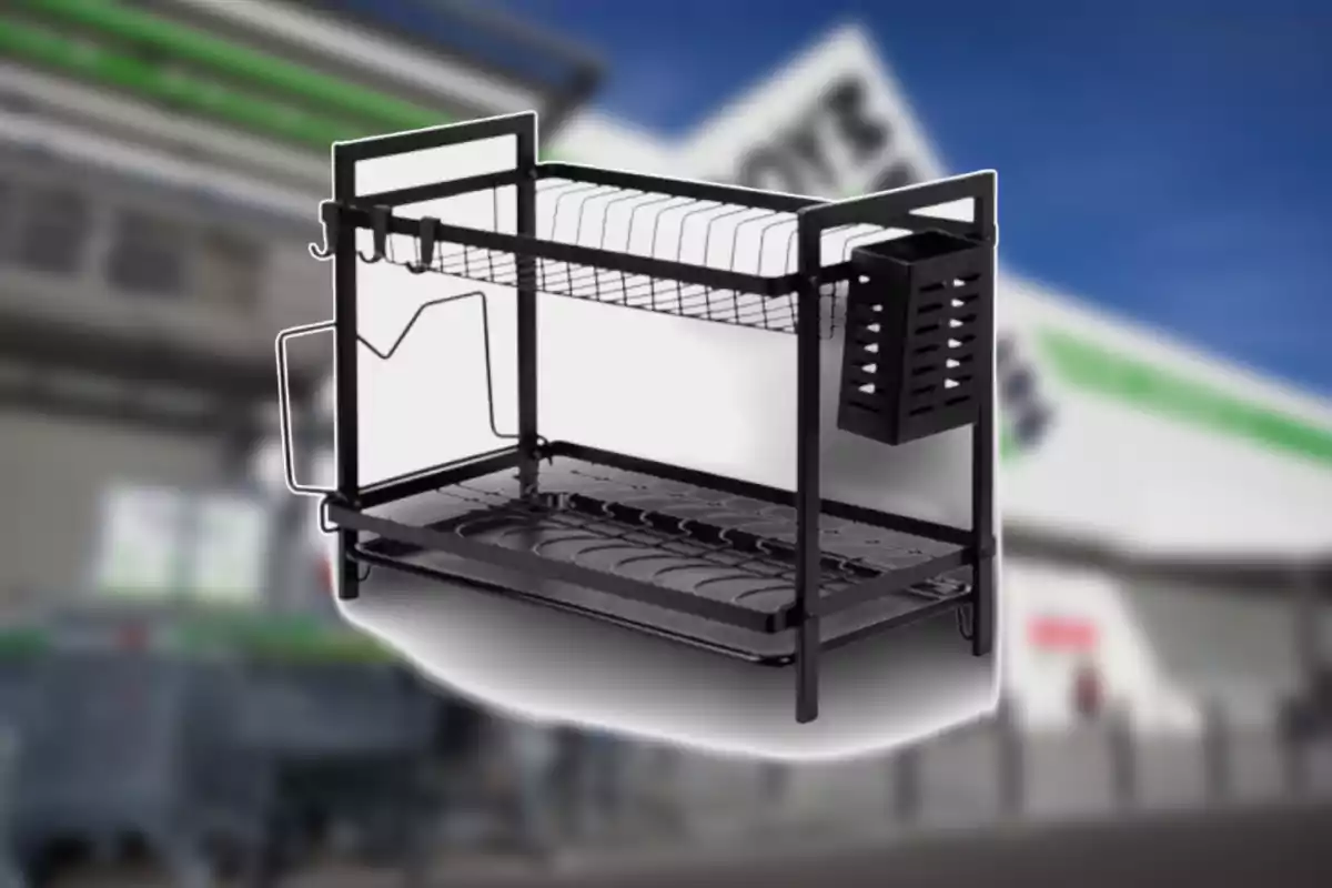 Escorreplats de dos nivells de color negre amb compartiments per a utensilis i safata inferior Escorreplats de dos nivells de color negre amb compartiments per a utensilis i safata inferior