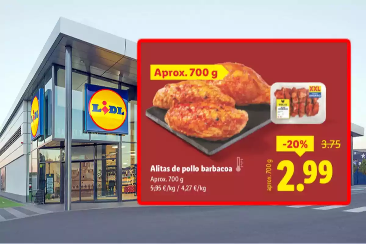 Façana de supermercat Lidl amb una promoció d’ales de pollastre barbacoa de 700 grams a 2,99 euros destacada en un cartell vermell Façana de supermercat Lidl amb una promoció d’ales de pollastre barbacoa de 700 grams a 2,99 euros destacada en un cartell vermell