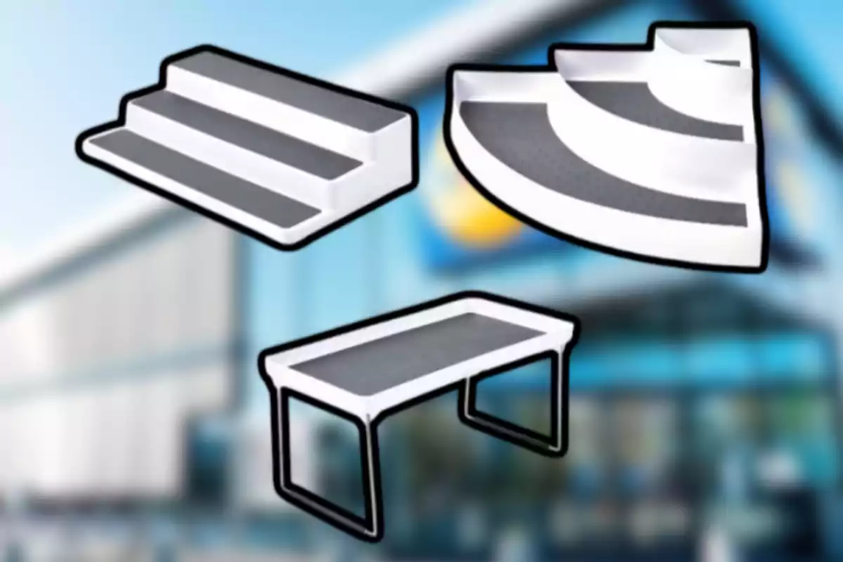 Tres tipus d’esglaons i una plataforma blanca amb superfície antilliscant sobre un fons borros d’edifici modern.