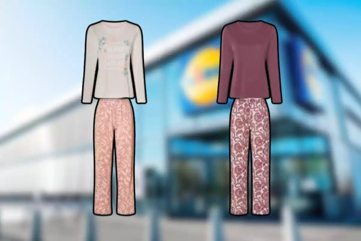 Dos conjunts de pijama de màniga llarga amb pantaló estampat es mostren davant d’una botiga desenfocada