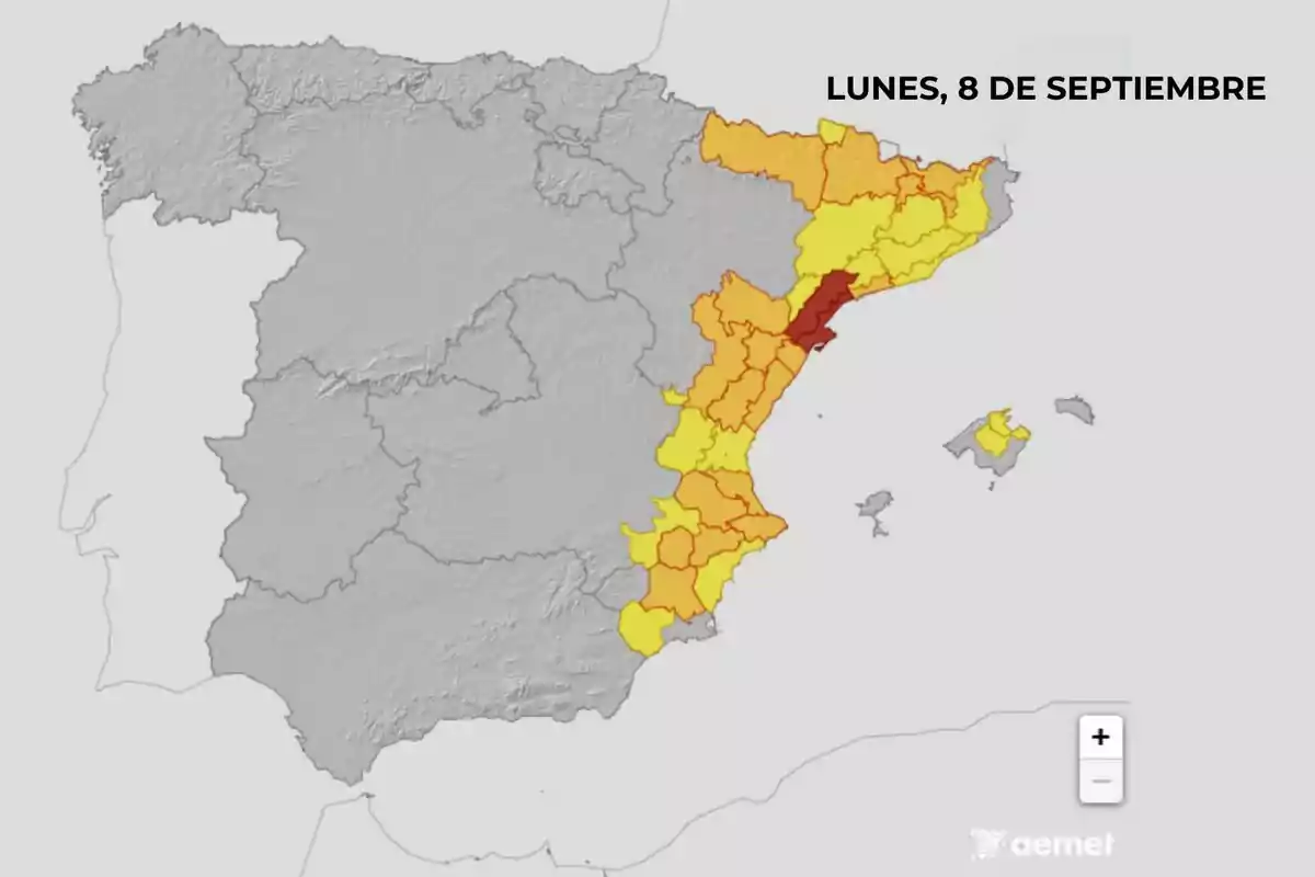Mapa de España con alertas meteorológicas en diferentes colores para el lunes 8 de septiembre, destacando la zona este con niveles de alerta amarilla, naranja y roja. Mapa de España con alertas meteorológicas en diferentes colores para el lunes 8 de septiembre, destacando la zona este con niveles de alerta amarilla, naranja y roja.