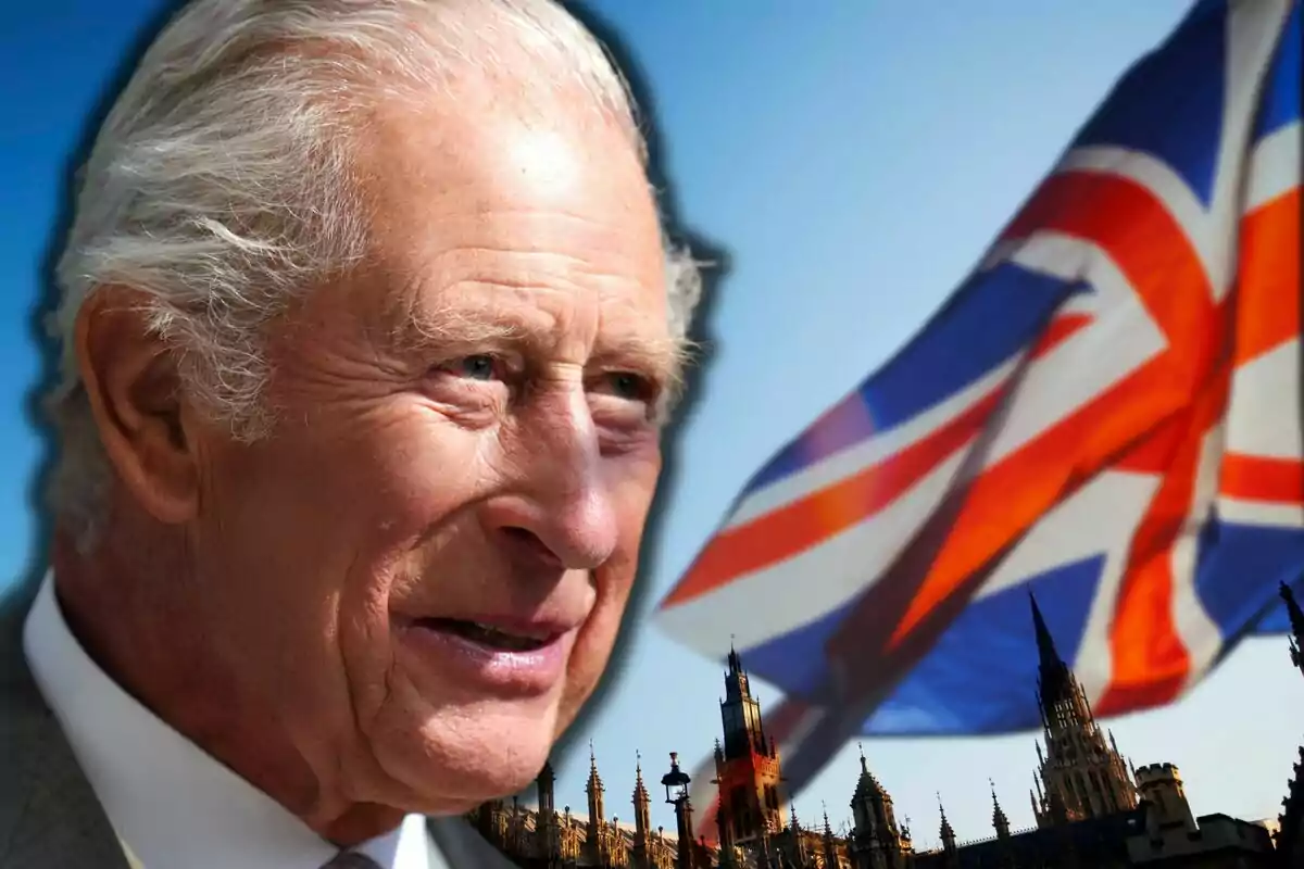 Carlos III en primer plano con una bandera del Reino Unido y el Palacio de Westminster al fondo
