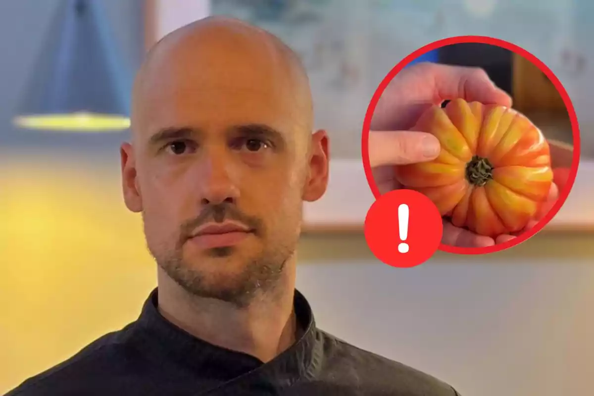 El xef David Guibert amb expressió seriosa, al fons un cercle vermell amb una mà sostenint un tomàquet gros i un signe d’exclamació. El xef David Guibert amb expressió seriosa, al fons un cercle vermell amb una mà sostenint un tomàquet gros i un signe d’exclamació.