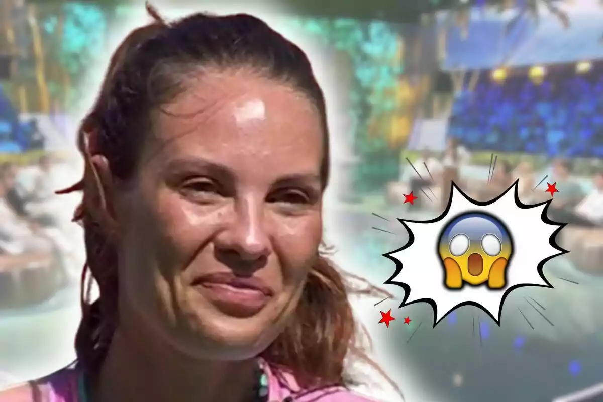 Jessica Bueno somrient en primer pla amb un fons desenfocat d’un plató de televisió i un emoji de sorpresa destacat a la dreta.