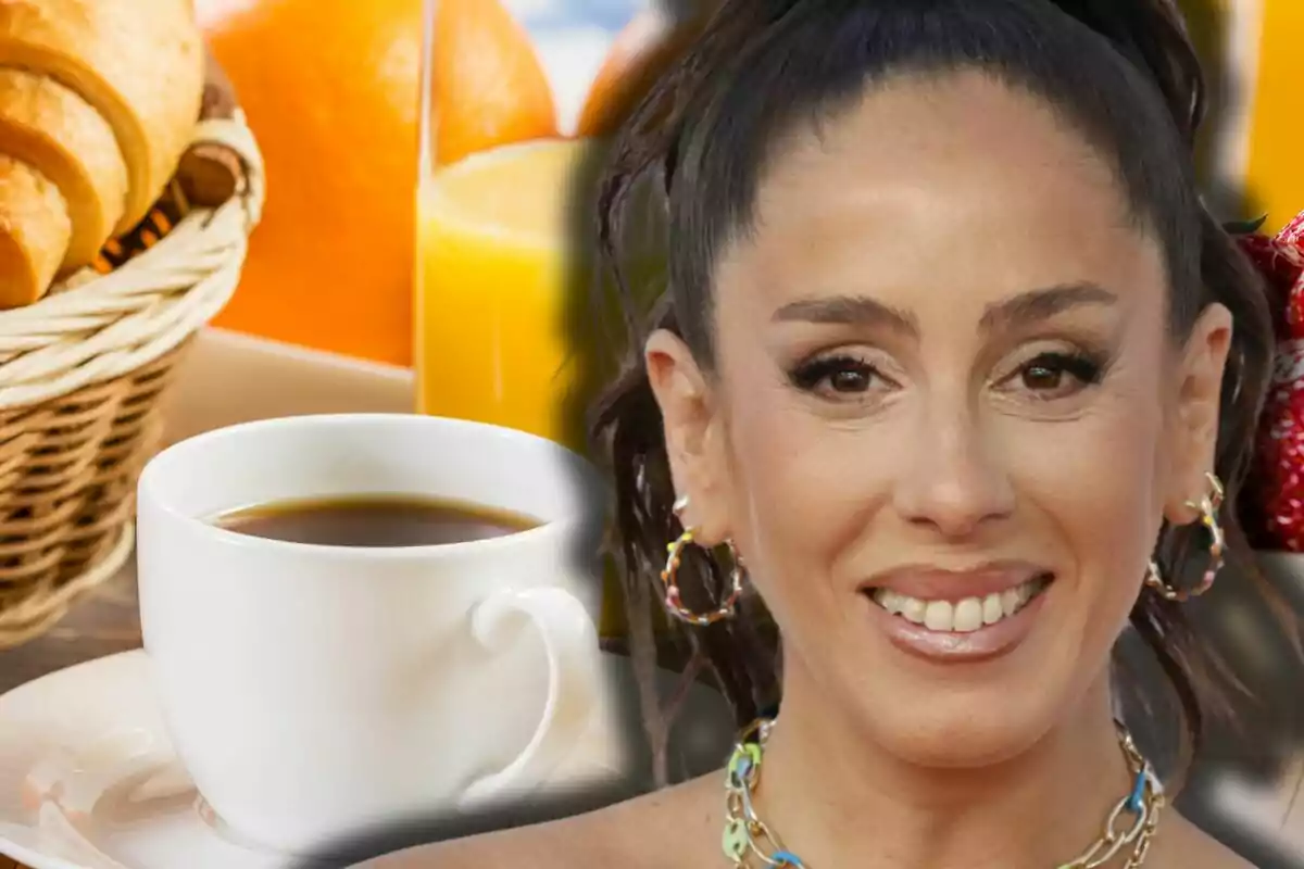 Anabel Pantoja somrient en primer pla amb un fons d’esmorzar que inclou cafè, suc de taronja, croissants i fruita Anabel Pantoja somrient en primer pla amb un fons d’esmorzar que inclou cafè, suc de taronja, croissants i fruita