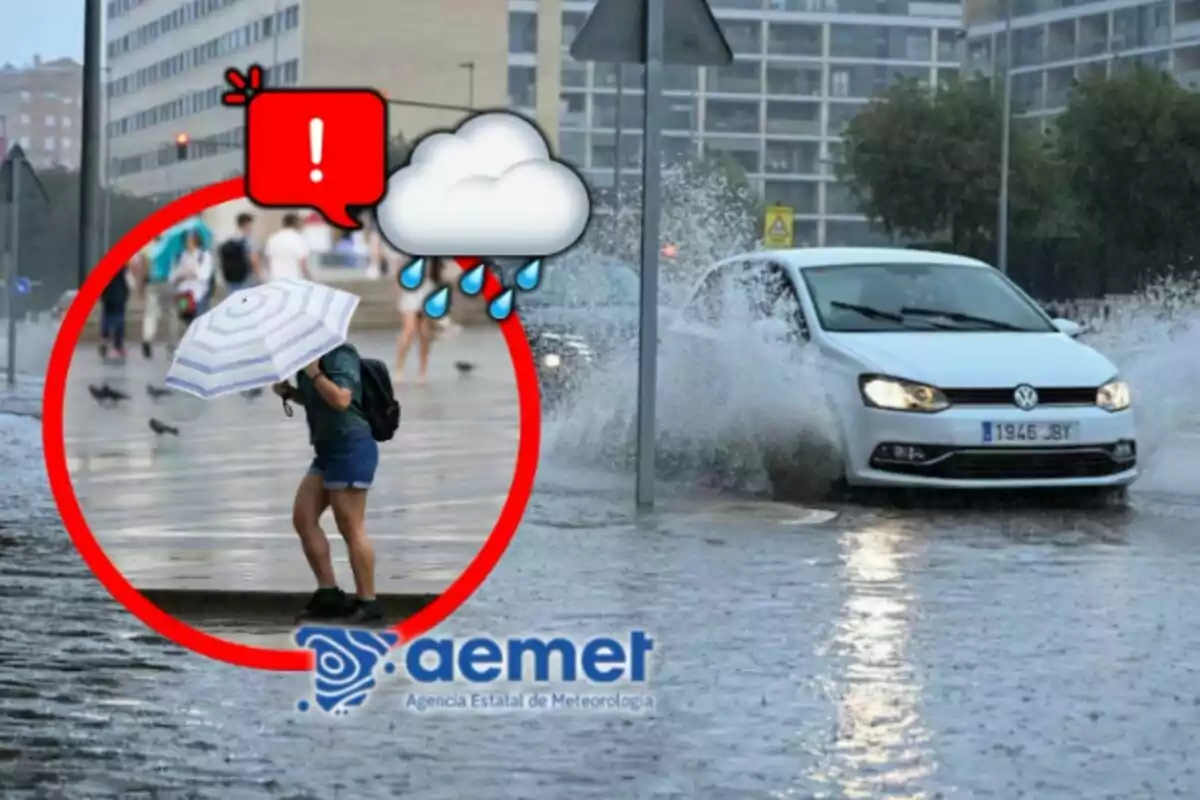 Una persona amb paraigua camina sota la pluja mentre un cotxe esquitxa aigua en un carrer inundat i apareix un avís d’alerta meteorològica de l’AEMET.