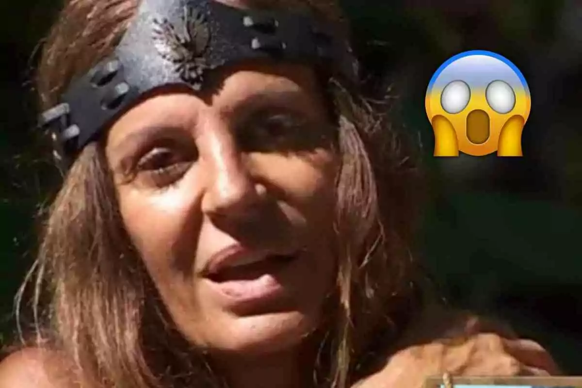 Sonia Monroy amb diadema fosca i expressió seriosa al costat d’un emoji de sorpresa Sonia Monroy amb diadema fosca i expressió seriosa al costat d’un emoji de sorpresa
