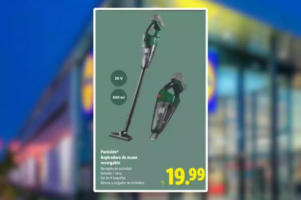 Aspiradora de mà recarregable Parkside de color verd i negre amb accessoris i preu de 19,99 euros sobre fons verd i botiga desenfocada Aspiradora de mà recarregable Parkside de color verd i negre amb accessoris i preu de 19,99 euros sobre fons verd i botiga desenfocada