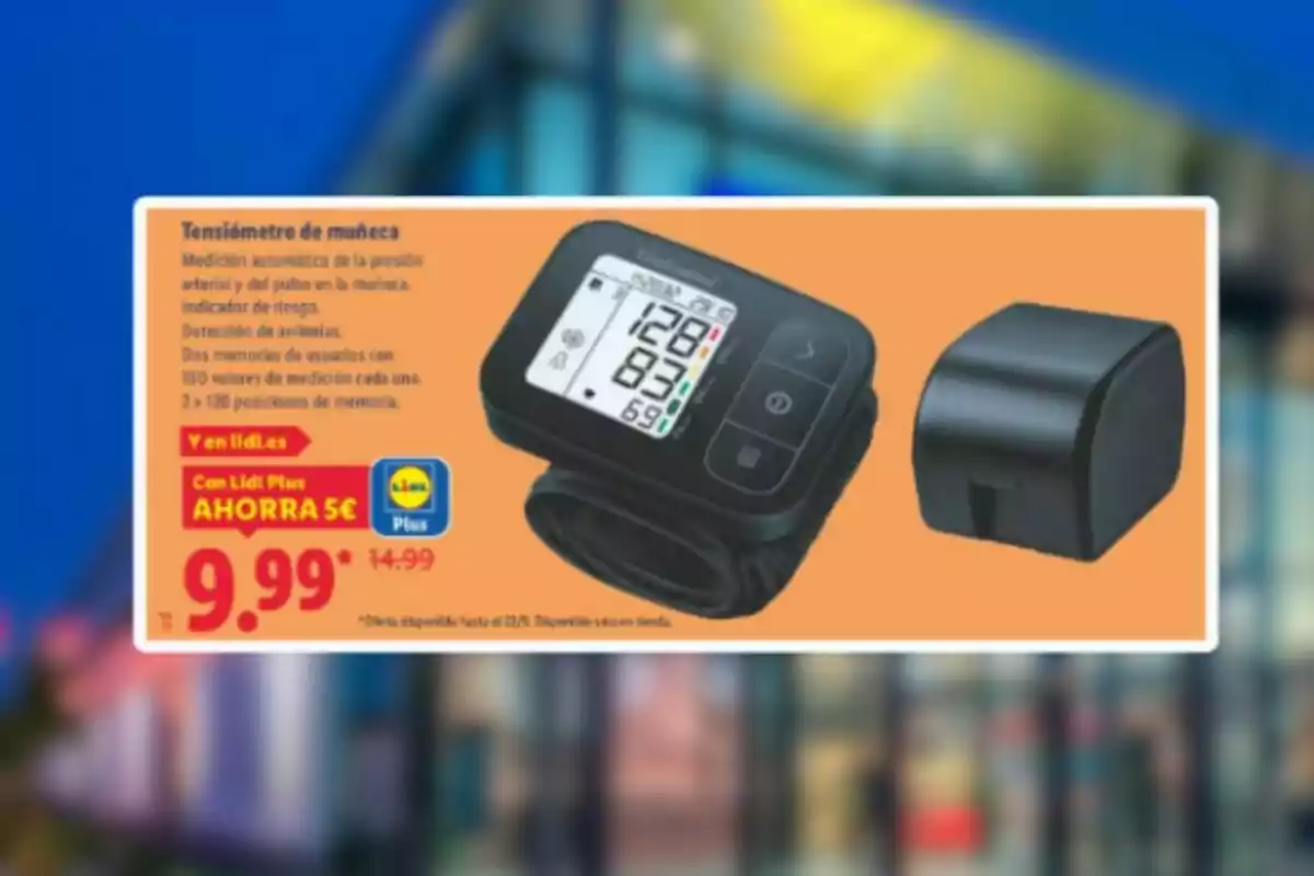 Tensiómetre de canell digital amb estoig negre en oferta per 9,99 euros a Lidl Plus sobre un fons desenfocat Tensiómetre de canell digital amb estoig negre en oferta per 9,99 euros a Lidl Plus sobre un fons desenfocat