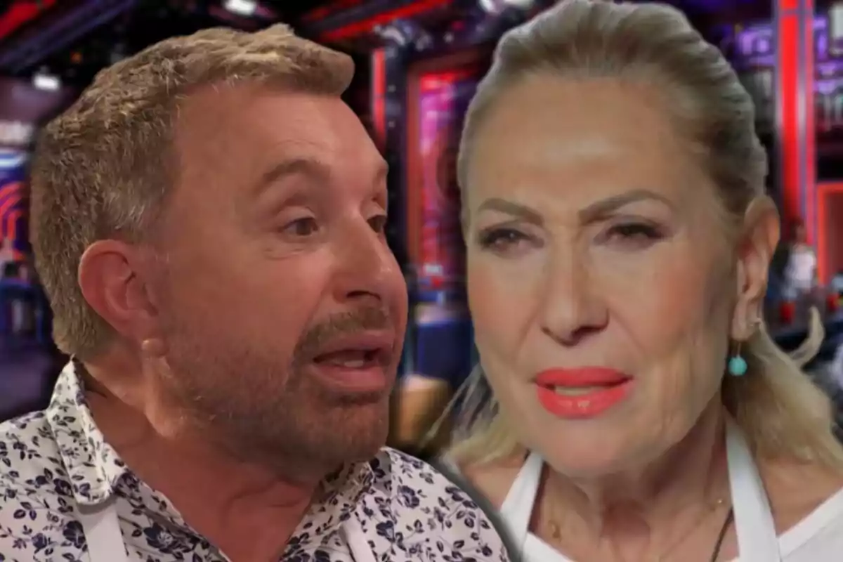 José Manuel Parada y Rosa Benito con delantales blancos discuten en un set de cocina con luces de colores al fondo José Manuel Parada y Rosa Benito con delantales blancos discuten en un set de cocina con luces de colores al fondo