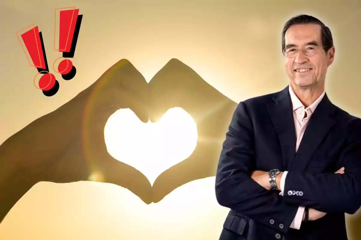 Mario Alonso Puig amb vestit somrient amb els braços creuats davant d’un fons de mans formant un cor il·luminat pel sol i dos signes d’exclamació vermells a la cantonada