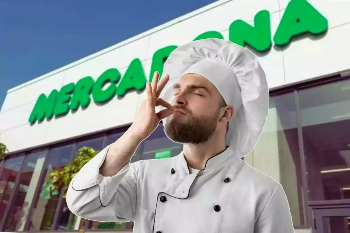 Un chef con uniforme blanco hace un gesto de satisfacción frente a una tienda de Mercadona Un chef con uniforme blanco hace un gesto de satisfacción frente a una tienda de Mercadona
