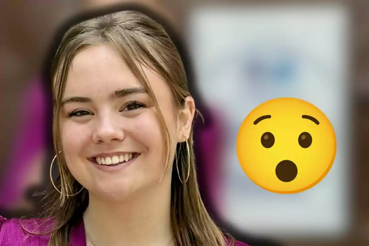 Ariane d’Holanda somrient amb arracades grans i un emoji de sorpresa al seu costat