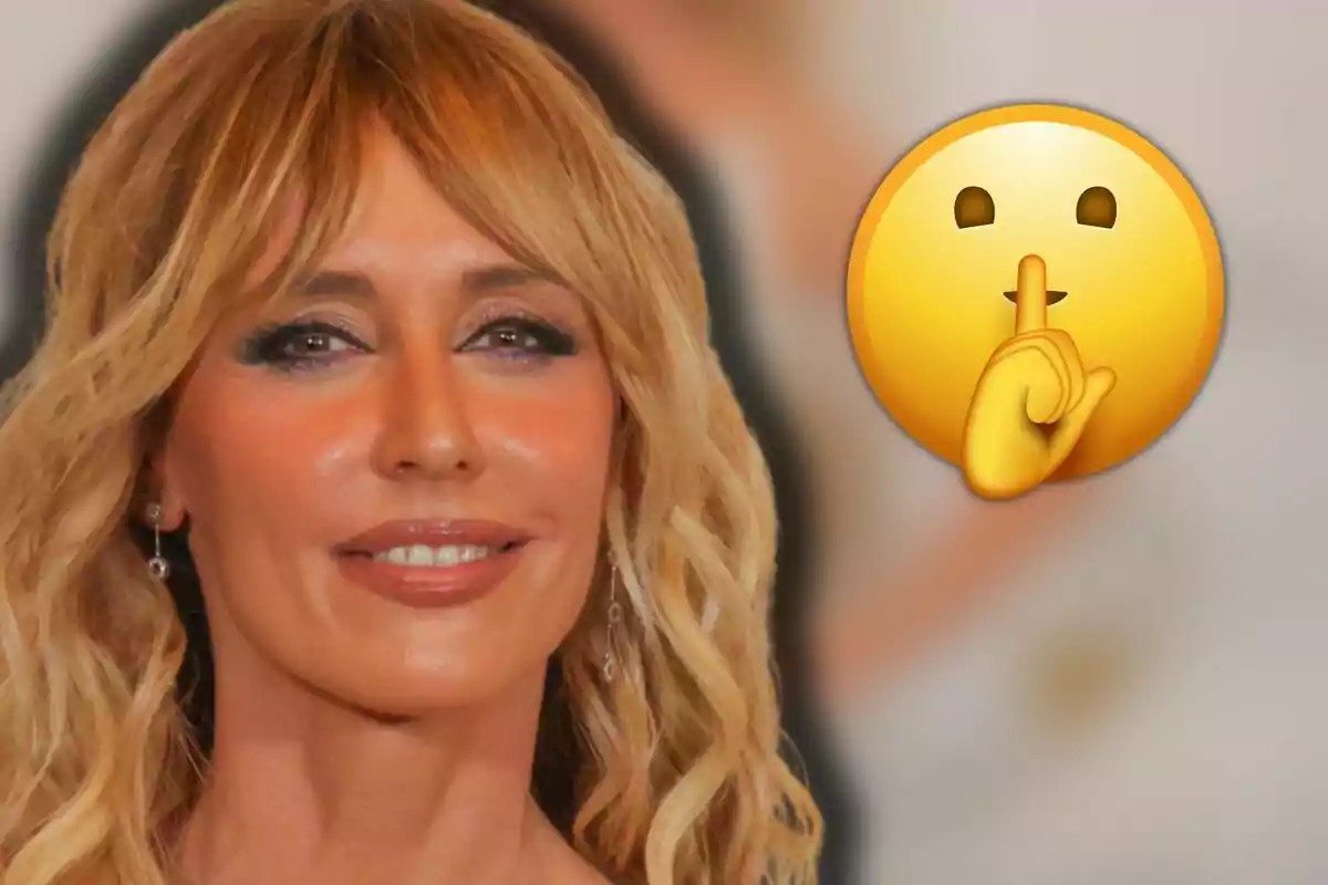 Emma García somrient amb un emoji de silenci al costat Emma García somrient amb un emoji de silenci al costat