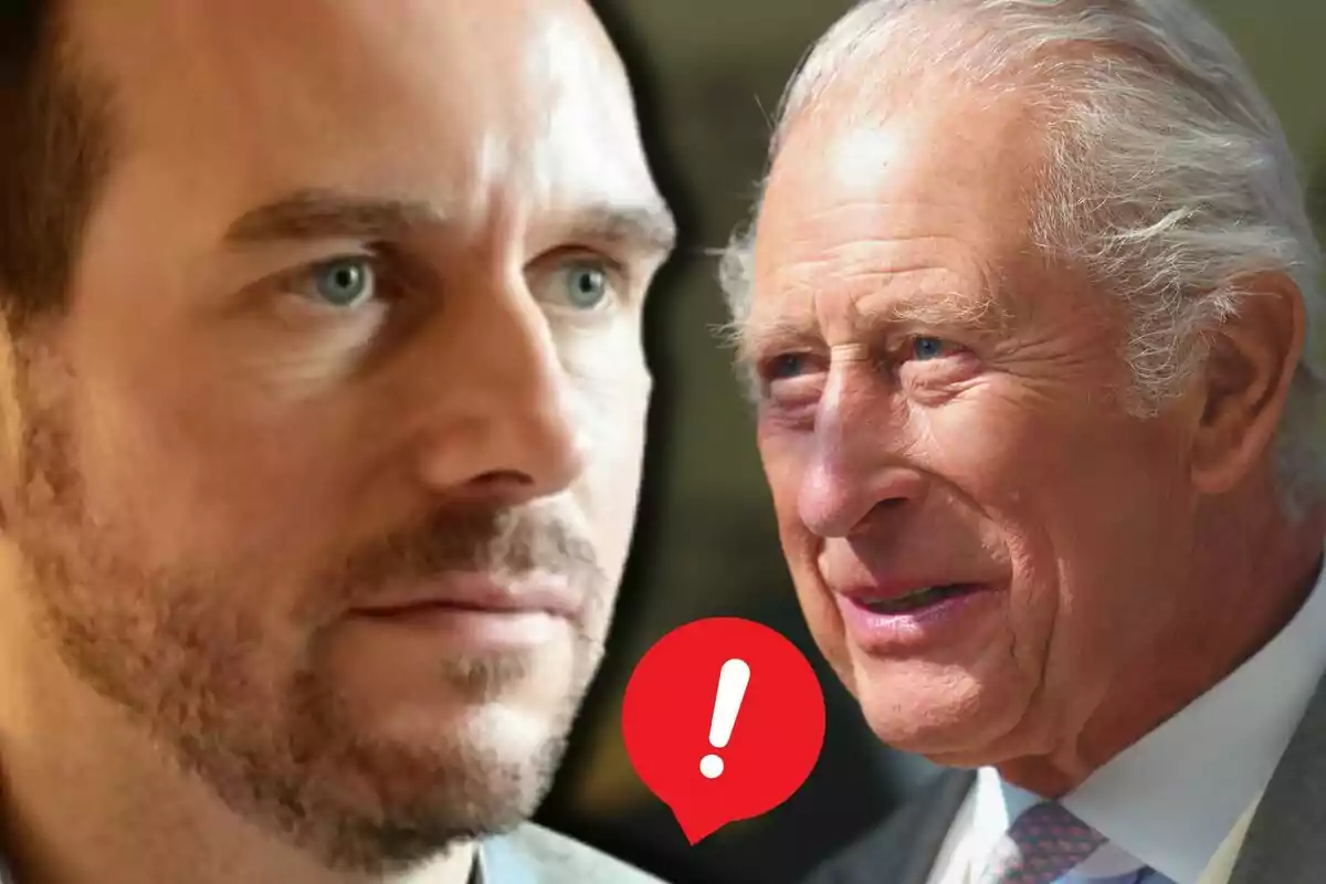 Grant Harrold y Carlos III mirándose de frente con un ícono de advertencia rojo entre ellos