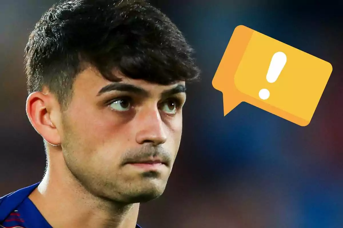 Pedri con expresión seria y un ícono de advertencia amarillo sobre fondo oscuro Pedri con expresión seria y un ícono de advertencia amarillo sobre fondo oscuro