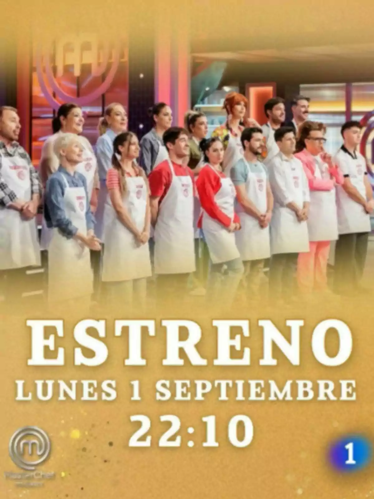 Un grupo de concursantes con delantales blancos está de pie en el set de un programa de cocina, con un fondo colorido y el logo de MasterChef, acompañado de un anuncio de estreno para el lunes 1 de septiembre a las 22:10. Un grupo de concursantes con delantales blancos está de pie en el set de un programa de cocina, con un fondo colorido y el logo de MasterChef, acompañado de un anuncio de estreno para el lunes 1 de septiembre a las 22:10.