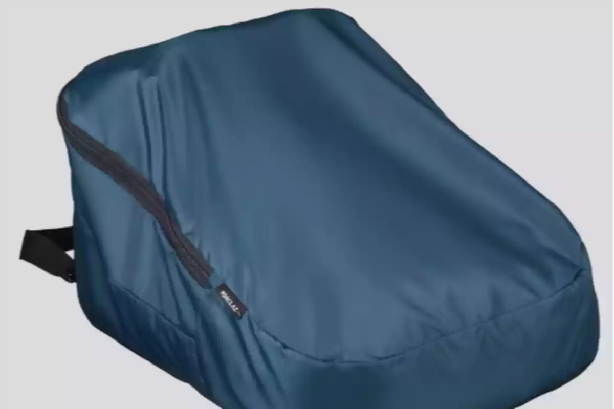 Funda protectora blava per a cadira de rodes