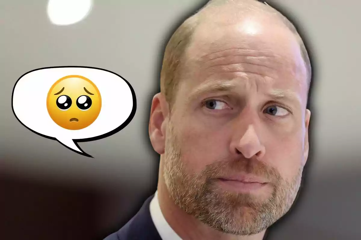 Home amb expressió seriosa i globus de diàleg amb emoticona de carona trista Home amb expressió seriosa i globus de diàleg amb emoticona de carona trista