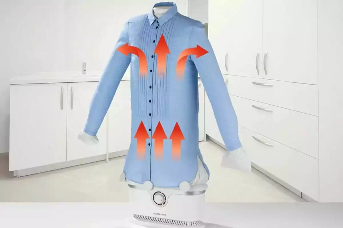 Samarreta blava col·locada en un dispositiu d’assecat automàtic amb fletxes vermelles que indiquen el flux d’aire calent en una bugaderia moderna Samarreta blava col·locada en un dispositiu d’assecat automàtic amb fletxes vermelles que indiquen el flux d’aire calent en una bugaderia moderna