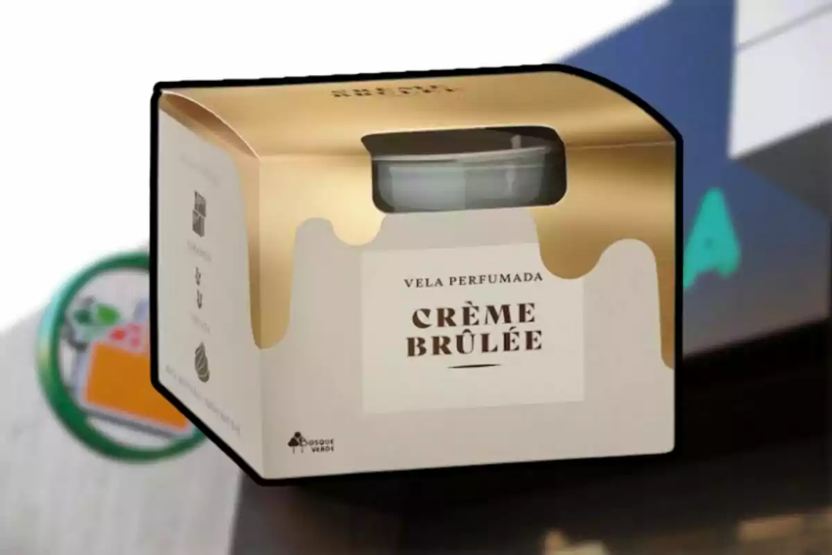 Caja de vela perfumada con aroma a crème brûlée de la marca Bosque Verde Caja de vela perfumada con aroma a crème brûlée de la marca Bosque Verde