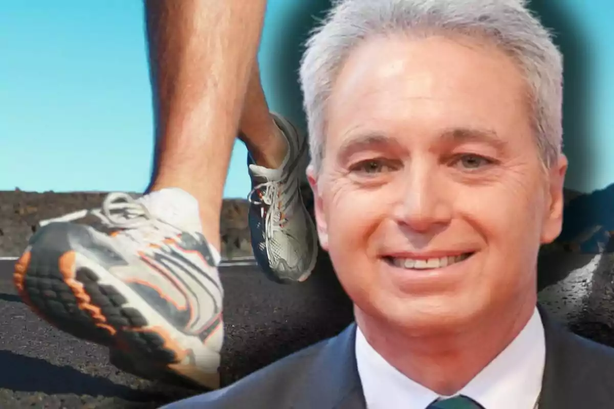 Primer pla de Vicente Vallés somrient amb cabells canosos i de fons una persona corrent per una carretera asfaltada sota un cel blau Primer pla de Vicente Vallés somrient amb cabells canosos i de fons una persona corrent per una carretera asfaltada sota un cel blau