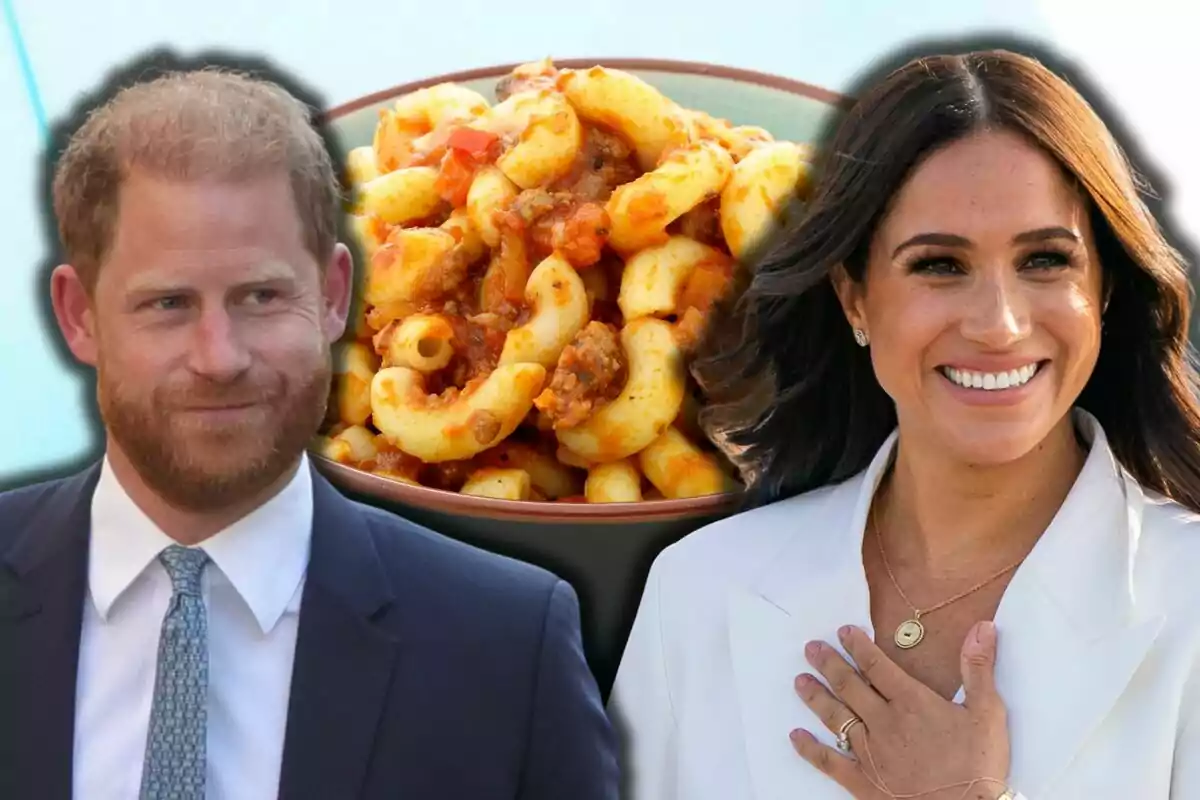 El príncep Harry i Meghan Markle somrients apareixen als costats d’un plat de pasta amb salsa i carn